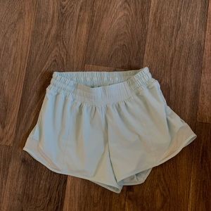 light blue lululemon hotty hot shorts 4 inches